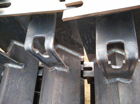 产品名称：DIN conveyor roller frame,B1600mm conveor roller bracket for mining industry
产品型号：BW500-BW2000
产品规格：BW450-2200