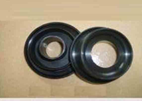 labyrinth seals for conveyor roller bearing housing