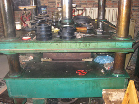 产品名称：rubber ring making machiner
产品型号：rubber making machiner
产品规格：rubber making machiner